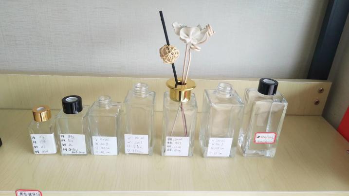 Sticks Reed Diffuser ：Matte Blue Glass , Cotton Linen ,Fragrance Oils ,China Factory ,Best Price-HOWCANDLE-Candles,Scented Candles,Aromatherapy Candles,Soy Candles,Vegan Candles,Jar Candles,Pillar Candles,Candle Gift Sets,Essential Oils,Reed Diffuser,Candle Holder,