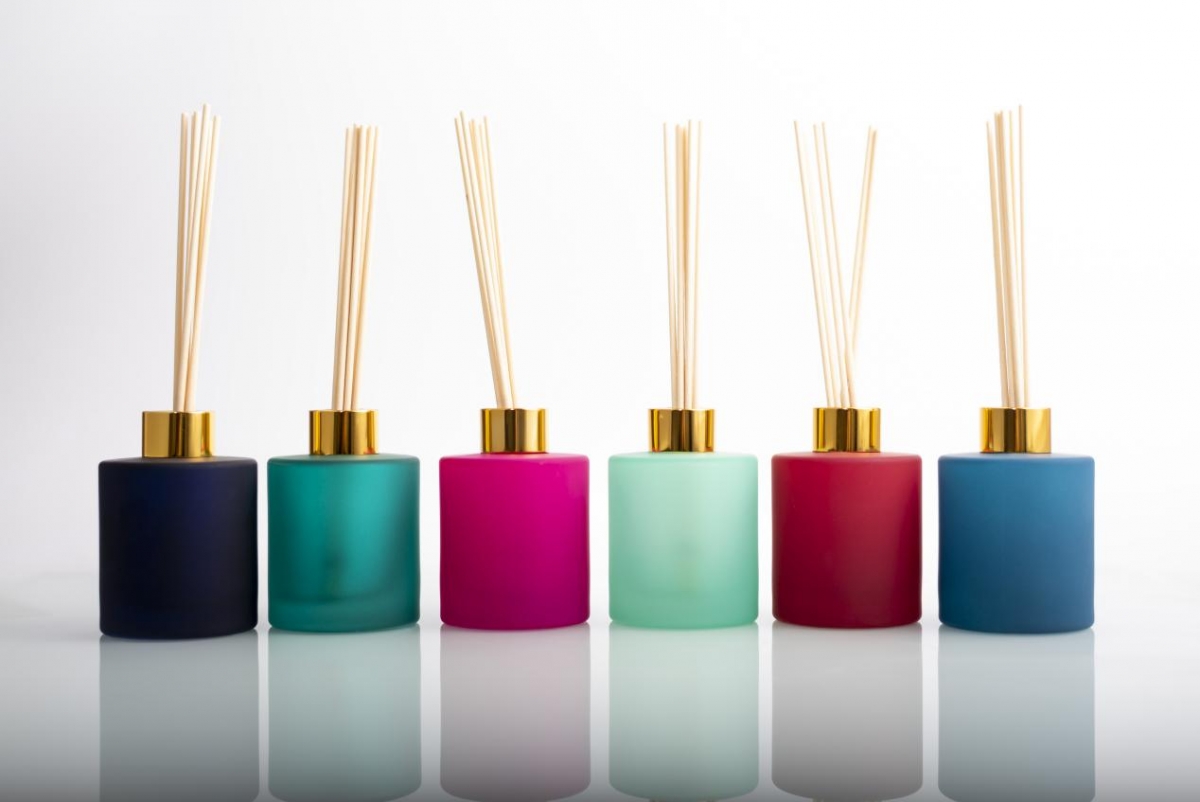 Reed Diffuser : Turq ,Light Green Glass , Lemon Basil & Mandarin ,Fragrance Oils ,China Factory ,Price-HOWCANDLE-Candles,Scented Candles,Aromatherapy Candles,Soy Candles,Vegan Candles,Jar Candles,Pillar Candles,Candle Gift Sets,Essential Oils,Reed Diffuser,Candle Holder,
