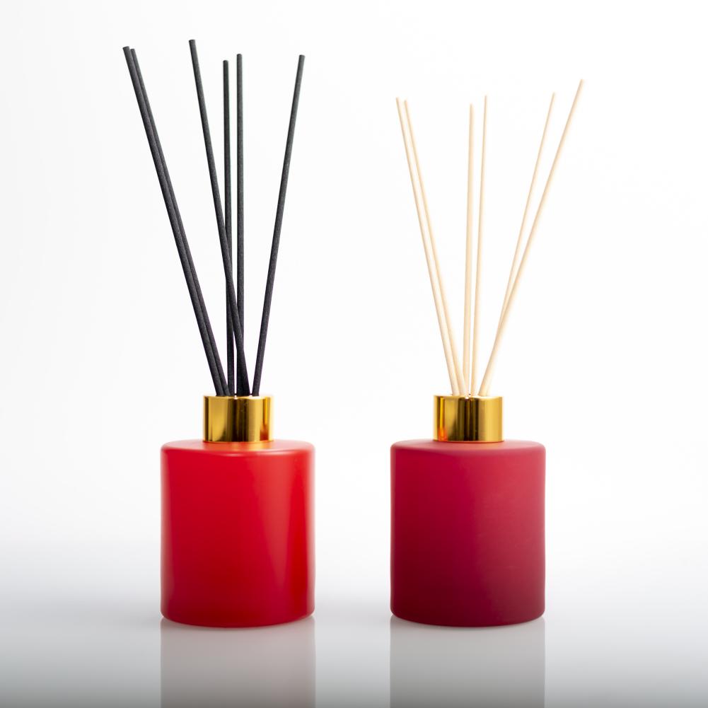 Reed Diffuser ：Organic Fragrance Oils ,Christmas Red , Glass Bottle ,China Factory ,Wholesale Price-HOWCANDLE-Candles,Scented Candles,Aromatherapy Candles,Soy Candles,Vegan Candles,Jar Candles,Pillar Candles,Candle Gift Sets,Essential Oils,Reed Diffuser,Candle Holder,
