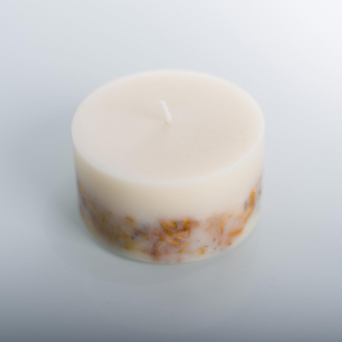 Pillar Candles：Milk White Soy Wax, Honeysuckle Dried Flowers ,Scented Candle ,China Factory ,Good Quality,Price-HOWCANDLE-Candles,Scented Candles,Aromatherapy Candles,Soy Candles,Vegan Candles,Jar Candles,Pillar Candles,Candle Gift Sets,Essential Oils,Reed Diffuser,Candle Holder,