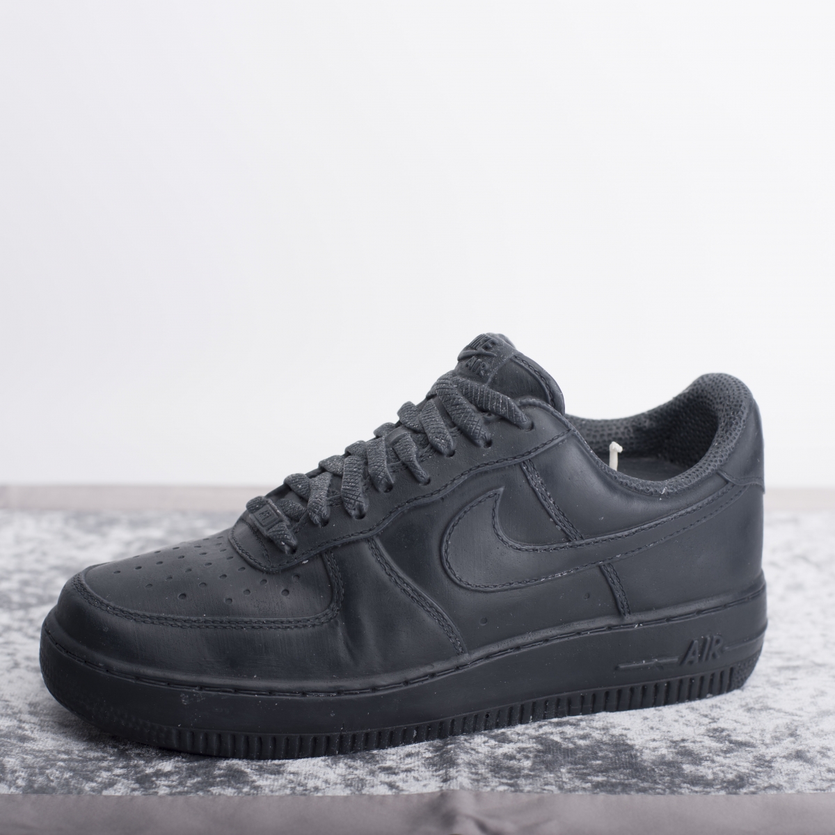 Black Air Force 1 Sneaker Trainer Shoes Sculpture Candles Scented Sandlwood-SCENTTRACES – шамъҳои хушбӯй, шамъҳои хушбӯй, шамъҳои хушбӯй, шамъҳои муми лубиё, шамъҳои муми занбӯри асал, шамъҳои муми кокос, шамъҳои гелӣ, шамъҳои гармкунанда, шамъҳои хушбӯй, шамъҳои хушбӯй, шамъҳои хушбӯй, шамъҳои хушбӯй шамъҳои экологӣ, шамъҳои заҳролуд, шамъҳои тунука, шамъҳои бетонӣ, шамъҳои терраззо, шамъҳои шишагӣ, шамъҳои сафолӣ, шамъҳои LED, шамъҳои беалов, шамъҳои дастӣ рехташуда, маҷмӯи тӯҳфаҳои шамъ, шамъҳои сутун, шамъҳои ҳайкалӣ, шамъҳои шишагӣ, шамъҳои шишагӣ, кружка, зарфҳои сафолии,
