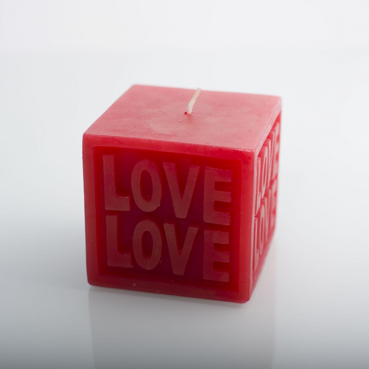 Valentine Day Candles：Red Color ,Cube Shape ,LOVE Sculpture ,China Factory ,Price-HOWCANDLE-Candles,Scented Candles,Aromatherapy Candles,Soy Candles,Vegan Candles,Jar Candles,Pillar Candles,Candle Gift Sets,Essential Oils,Reed Diffuser,Candle Holder,