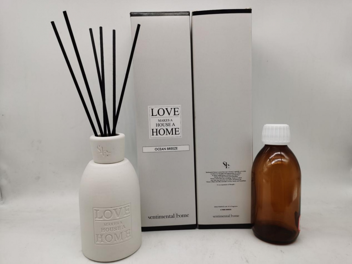 Supply Big Intaglio Ceramic Reed Diffuser Gift Set From China Factory-HOWCANDLE-Scented Candles,Soy Candles,Beeswax Candles,Tea light Candles,Citronella Candles,Tin Candles,Jar Candles,Taper Candles,Pillar Candles,Jo Malone Candles,Gift Set Candles,Wooden Wicks Candles,Tom Ford Candles,Man Candles,Essential Oils,Perfume Oils,Fragrance Oils,Reed Diffuser,Oil Diffusers,Candle Holder,Wax Warmer,