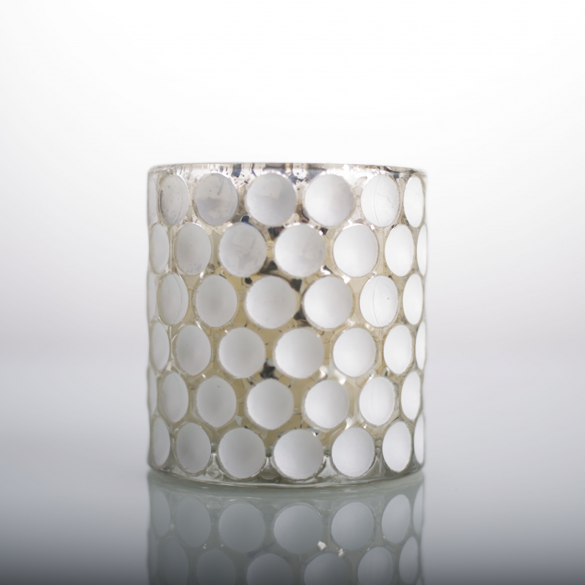 Glass Candle Holder ：White Honeycomb ,Embossing Dot ,Silver Electroplate ,Christmas Home Decoration ,China Factory Price-HOWCANDLE-Candles,Scented Candles,Aromatherapy Candles,Soy Candles,Vegan Candles,Jar Candles,Pillar Candles,Candle Gift Sets,Essential Oils,Reed Diffuser,Candle Holder,