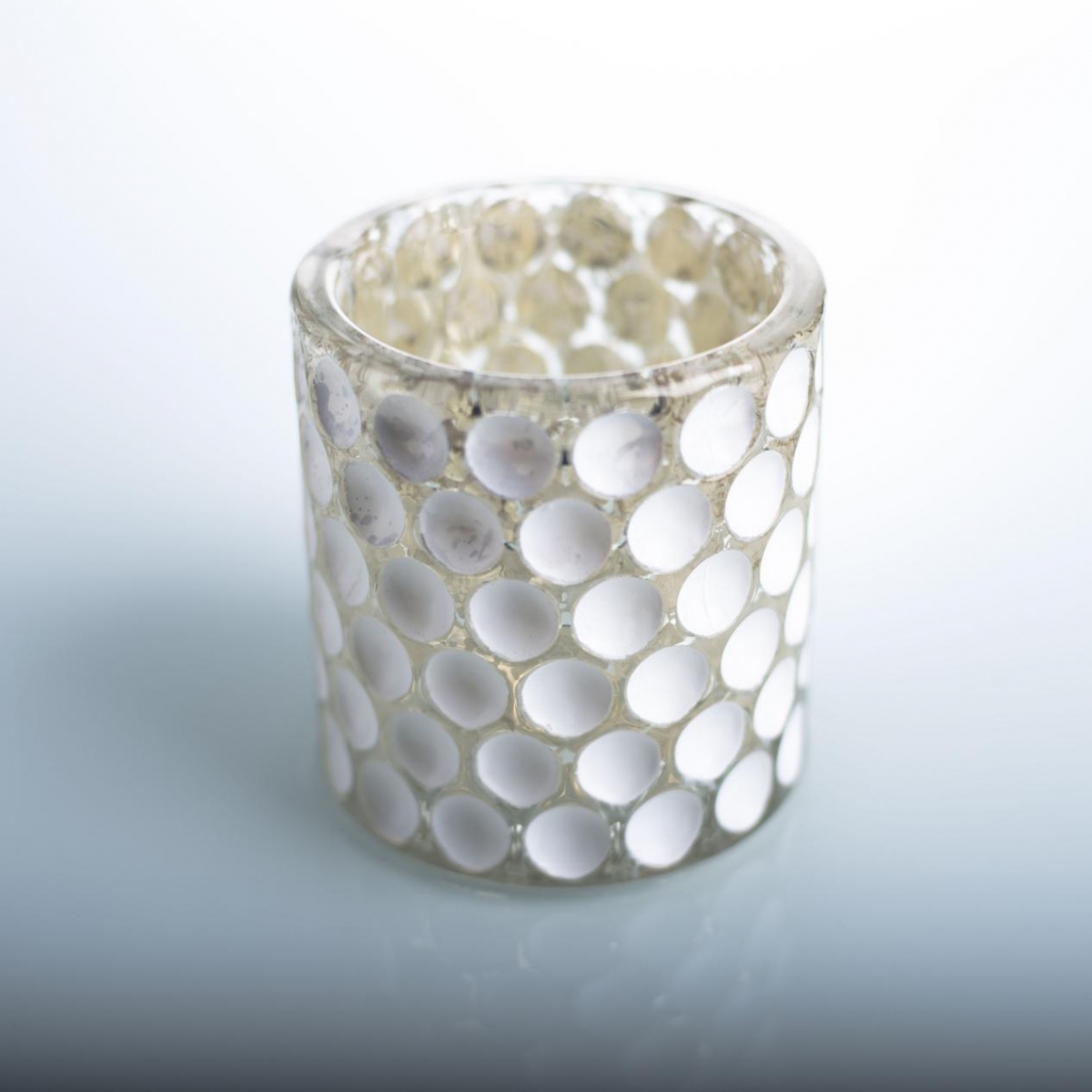 Glass Candle Holder ：White Honeycomb ,Embossing Dot ,Silver Electroplate ,Christmas Home Decoration ,China Factory Price-HOWCANDLE-Candles,Scented Candles,Aromatherapy Candles,Soy Candles,Vegan Candles,Jar Candles,Pillar Candles,Candle Gift Sets,Essential Oils,Reed Diffuser,Candle Holder,