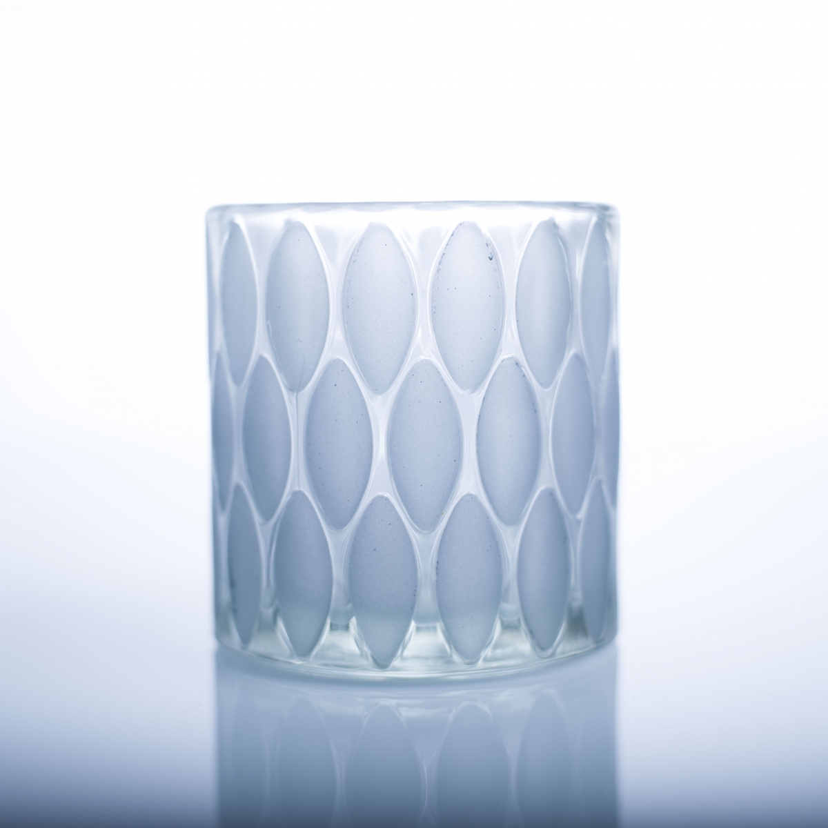 Candle Holder : Polish Glass Jar ,Blue Color ,Geometric Leaf Embossing ,Sea Beach ,China Factory Price-HOWCANDLE-Candles,Scented Candles,Aromatherapy Candles,Soy Candles,Vegan Candles,Jar Candles,Pillar Candles,Candle Gift Sets,Essential Oils,Reed Diffuser,Candle Holder,