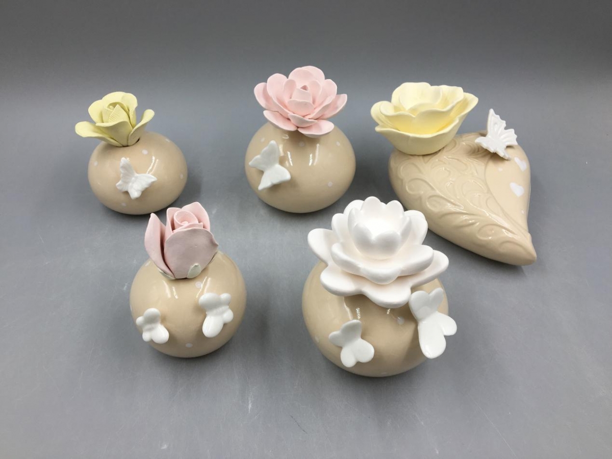 Aroma Diffuser ：Ceramic Art , Flower , Butterfly , Gift Set , Sculpture Craft ,China Factory ,Best Price-HOWCANDLE-Candles,Scented Candles,Aromatherapy Candles,Soy Candles,Vegan Candles,Jar Candles,Pillar Candles,Candle Gift Sets,Essential Oils,Reed Diffuser,Candle Holder,