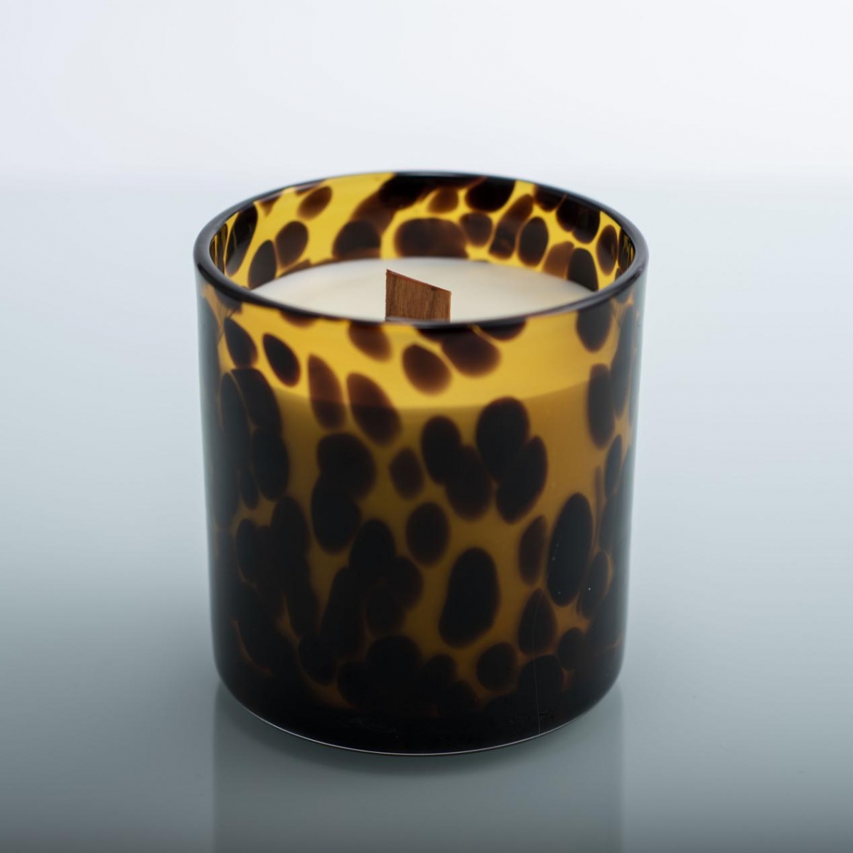 Tortoise Shell Glass Scented Candles ：Tom Ford OUD Wood ,Luxury Perfume Candles , Beeswax Scented Candles ,Glaze Scented Candles ,Wood Wick ,China Factory , Price-HOWCANDLE-Candles,Scented Candles,Aromatherapy Candles,Soy Candles,Vegan Candles,Jar Candles,Pillar Candles,Candle Gift Sets,Essential Oils,Reed Diffuser,Candle Holder,