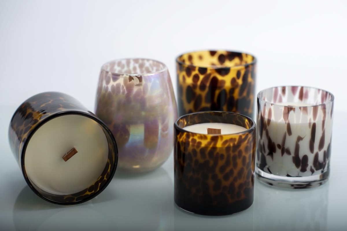 Pink Tortoise Shell Glass Candles ：Un Jardin En Mediterranee , Hermes Perfume Candles ,Wood Wick Scented Candles ,Egg Candles ,China Factory ,Price-HOWCANDLE-Candles,Scented Candles,Aromatherapy Candles,Soy Candles,Vegan Candles,Jar Candles,Pillar Candles,Candle Gift Sets,Essential Oils,Reed Diffuser,Candle Holder,